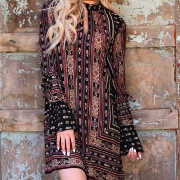 boutique Dresses & Skirts - KEY HOLE FRONT WITH TIE SLEEVES